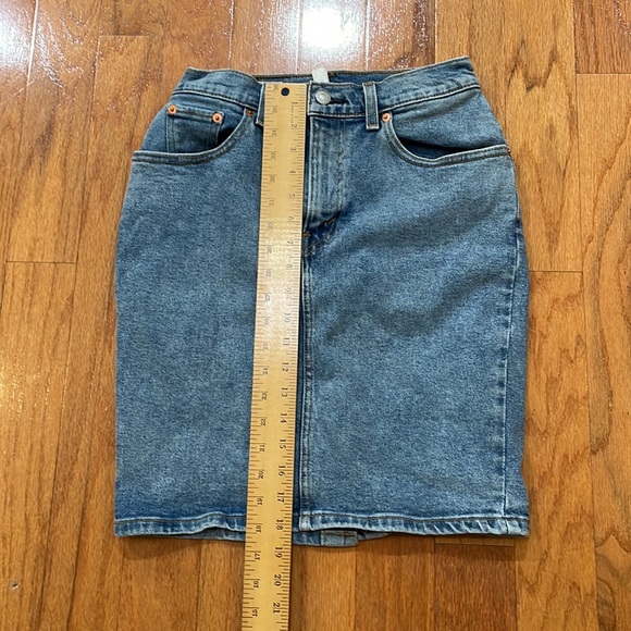 A NWT Levi’s Strauss & CO. Size 26 Blue Jeans Skirt Pencil Style Pockets - Picture 13 of 16